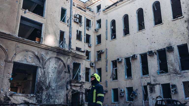 Uno de los mayores mercados de Europa del Este registra un incendio tras fuertes bombardeos en Járkov