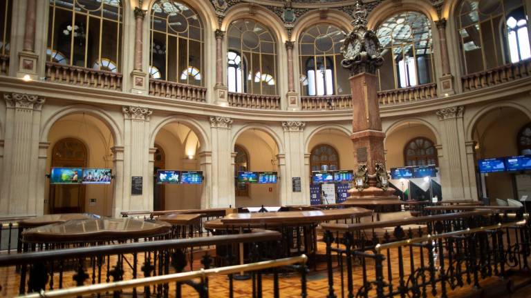 Interior del Palacio de la Bolsa de Madrid, que durante el verano gana mucha más tranquilidad, si cabe. Foto: E. Press