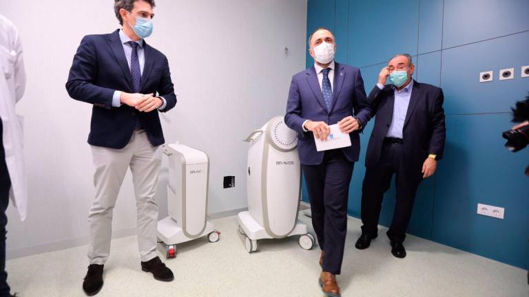 El conselleiro de Sanidade, Julio García Comesaña, visita el Hospital Lucus Augusti (Lugo) para presentar su nuevo equipo de braquiterapia - XUNTA DE GALICIA