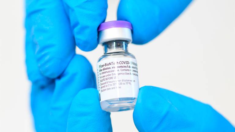 Pfizer pedirá a FDA autorización para administrar una tercera dosis de vacuna