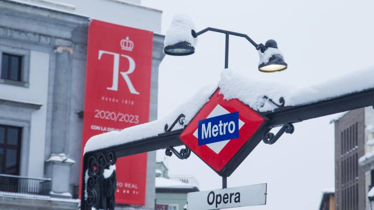Metro de Ópera durante la gran nevada provocada por la borrasca ‘Filomena’, en Madrid (España), a 9 de enero de 2021. Irina R.H. / Europa Press