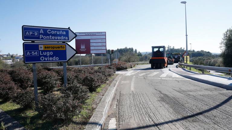 carreteras. Obras de reasfaltado que se realizaron en la avenida de Asturias, en Santiago de Compostela. Foto: A. Hernández.