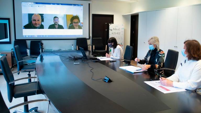 La conselleira de Emprego e Igualdade y su equipo se reunieron por videoconferencia con EAPN Galicia y con la Unión de Cooperativas EspazoCoop. Foto: David Cabezón