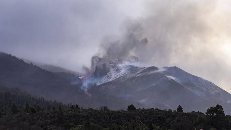Imagen de archivo del volcán de La Palma, en los Llanos de Aridane. EUROPA PRESS