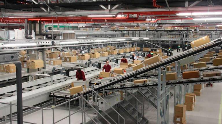 Vista de uno de los puntos de distribución logística de las prendas de ropa que fabrica Inditex. Foto: Gallego