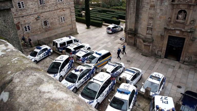 Los nuevos vehículos con capacidad para sancionar se sumarán al parque móvil de la Policía Local en los próximos meses. Foto Antonio Hernández