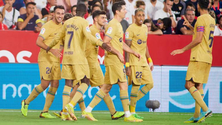 Los jugadores del FC Barcelona celebran un gol, ayer, en el Sánchez-Pizjuán. Foto: EP
