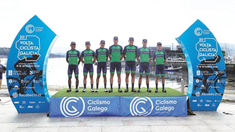 Equipo de Club Ciclista Padronés Cortizo que participó en la Volta a Galicia. Foto: C.P.