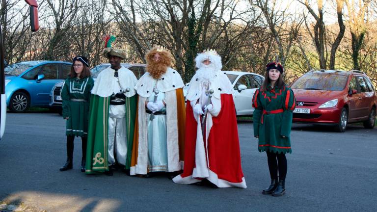 As Súas Maxestades Os Reis Magos acompañados dos paxes un 5 de xaneiro. Foto: Arquivo.
