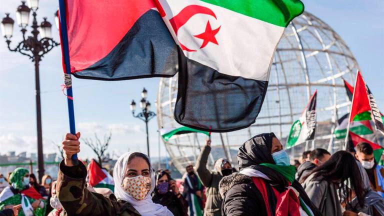 Participantes en una concentración por la autodeterminación del Sáhara Occidental. Foto: E.P.