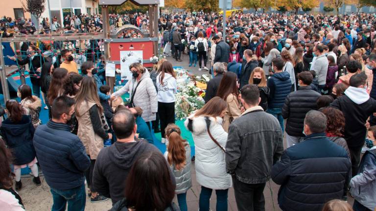 Miles de personas concentradas en Lardero para recordar a Álex. Foto: Alberto Ruiz Acimas/E.P.