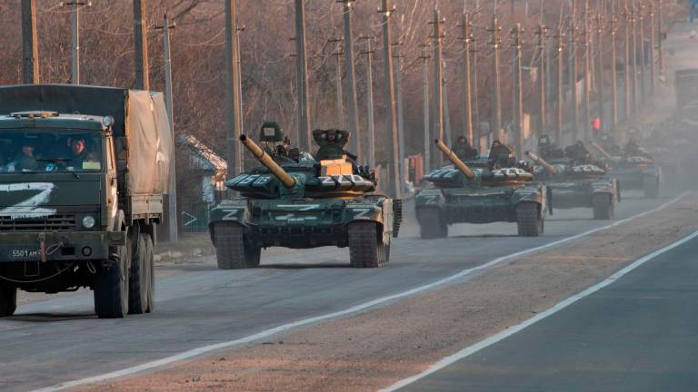 Foto de archivo de carros de combate del Ejército ruso cerca de la ciudad de Mariúpol en el marco de la invasión de Ucrania
