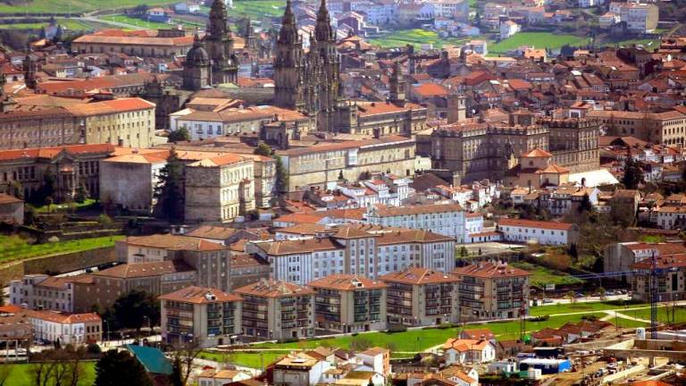 Catedral. Imagen de la zona vieja compostelana desde el mirador del Monte Pedroso. Fotos: turismo.gal