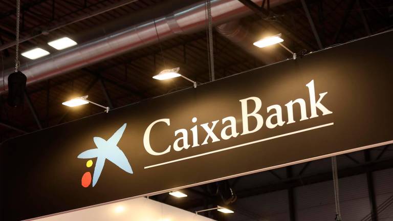 CaixaBank gana 707 millones hasta marzo, un 21,9% más en términos comparables