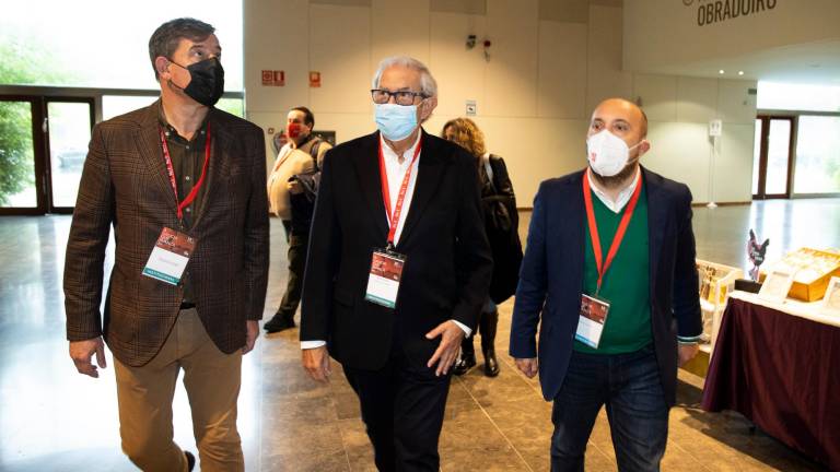 Desde la izquierda, Gómez Besteiro, Pérez Touriño y Lage Tuñas, en el congreso del PSdeG.