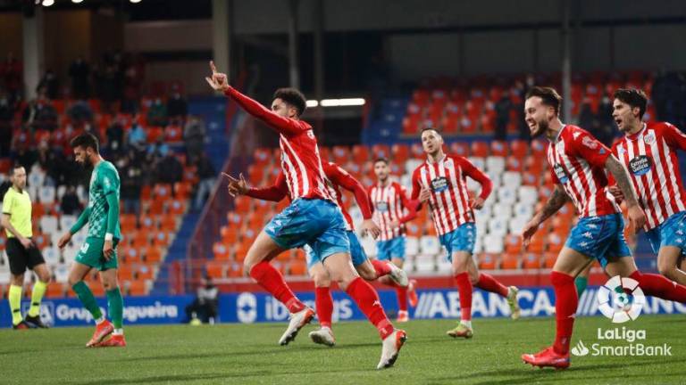 Chris Ramos celebra su gol, el 2-0 para el Lugo. Foto: LaLiga