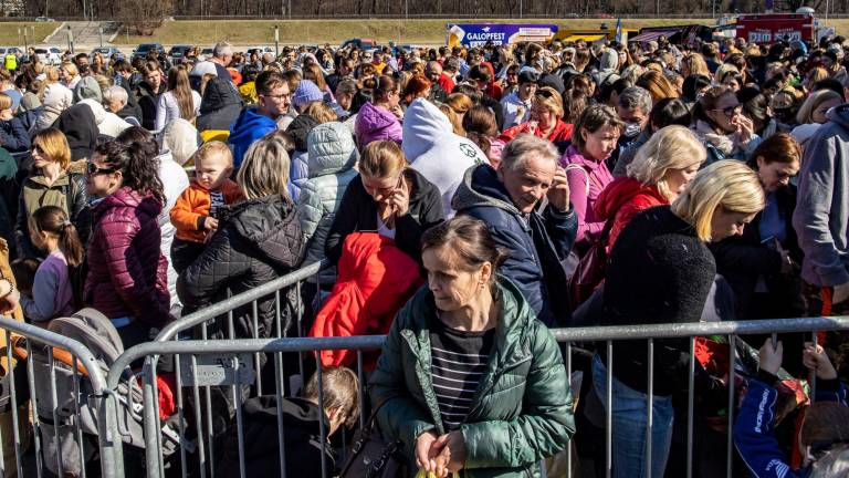 23 de marzo de 2022, Polonia, Varsovia: Refugiados ucranianos en el Estadio Nacional de Varsovia. Foto: Christoph Reichwein/dpa 23/03/2022