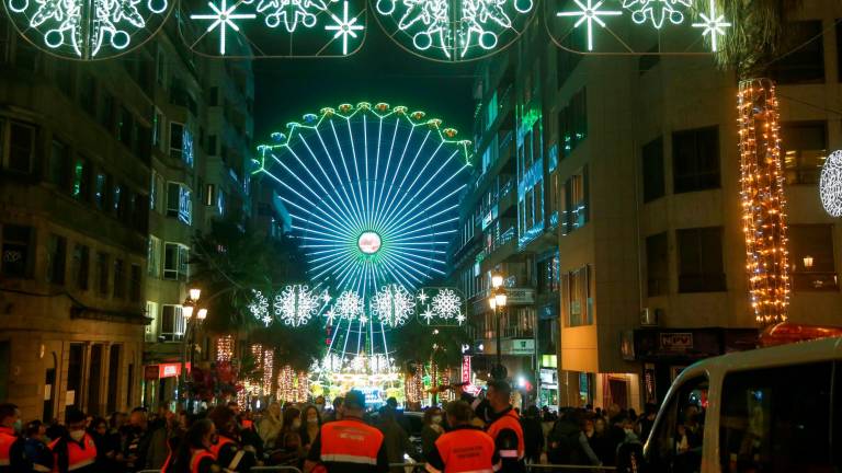VIGO, 20/11/2021.- Encendido de las luces de Navidad en Vigo, más de once millones de bombillas led iluminan todos los rincones de la ciudad. EFE / Salvador Sas