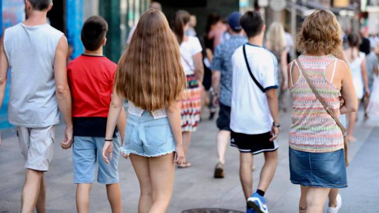 Más de cuatro de cada diez adolescentes gallegos creen que deben ser sus padres los que les enseñen a ahorrar o invertir