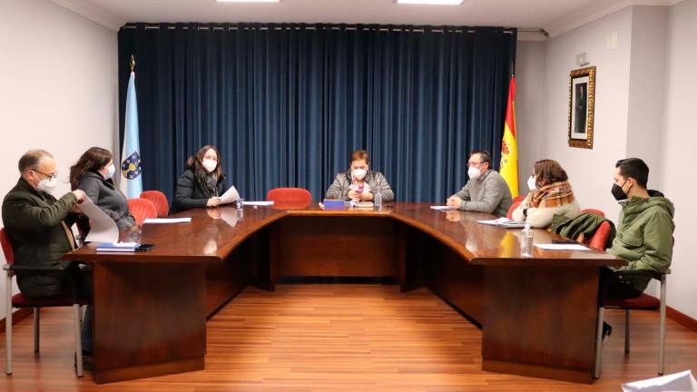 As contas foron aprobadas cos votos a favor de PP e PSOE, e coa abstención do representante do BNG.