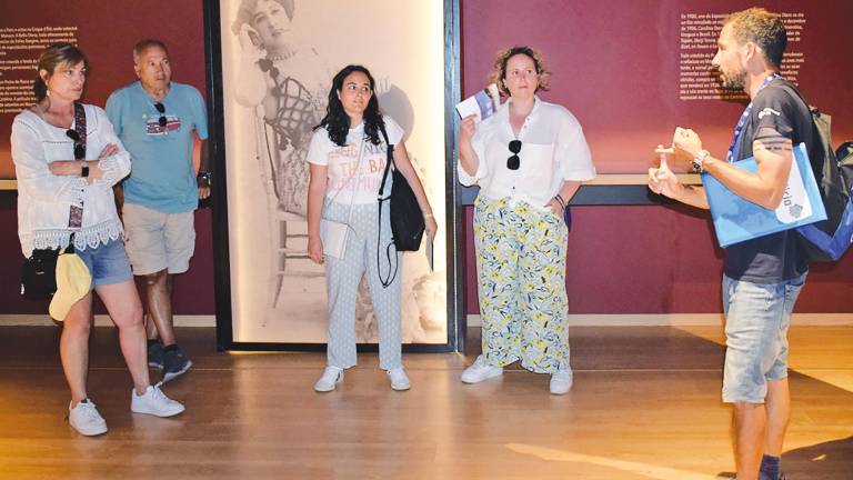 A figura da Bella Otero foi o atractivo para os visitantes ao museo de Valga. Foto: C. V.