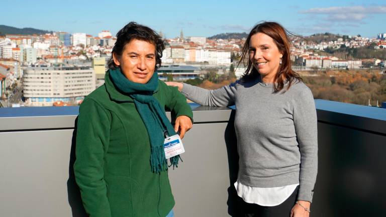 Patricia Rivero y Judith Lucachesky, presidenta local de Manos Unidas, en la sede de EL CORREO. Jesús Prieto 