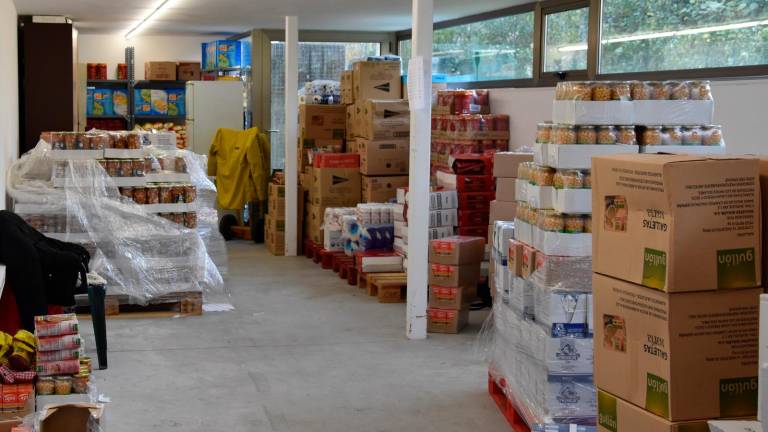 Alimentos almacenados á espera de ser repartidos entre as familias de Ames máis necesitadas. Foto: Concello de Ames