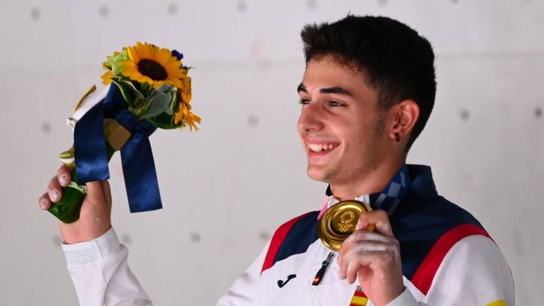 <b>Alberto Ginés</b>. El cacereño de 18 años de edad se hizo con la medalla de oro al proclamarse líder de Escalada deportiva combinada. (Fotografía, Europa Press)