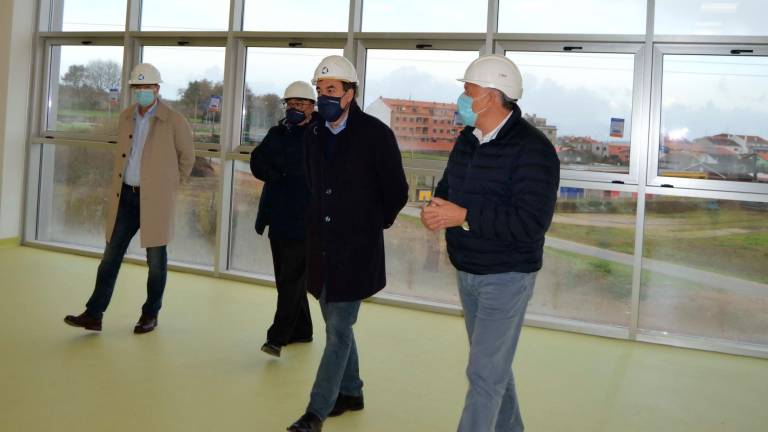 O conselleiro Román Rodríguez xunto con Telmo Martín na visita ás novas instalacións. Foto:Concello de Sanxenxo