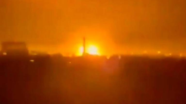 Captura de pantalla con el momento de la explosión en el aeropuerto de Kabul. Foto: rtve.es