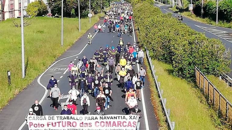 Momento de la manifestación que circunvaló la ría de Ferrol. Foto: CIG
