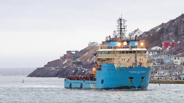 abordaje. El buque canadiense ‘Nexus’ llegando ayer al Puerto de San Juan de Terranova. Foto: Paul Daly 