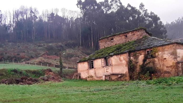 RURAL EN DECLIVE. Casa abandonada en el concello lucense de Lourenzá, un icono de la Galicia despoblada Foto: ECG