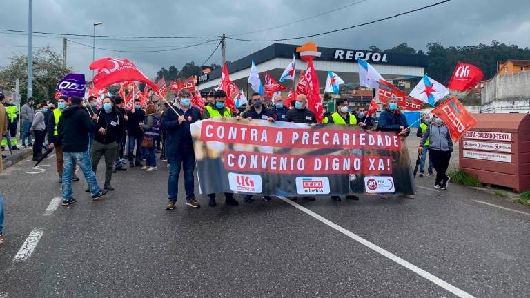 nuevo convenio. Una de las protestas convocadas por los trabajadores en Vigo el pasado mes de marzo. Foto: E.P.