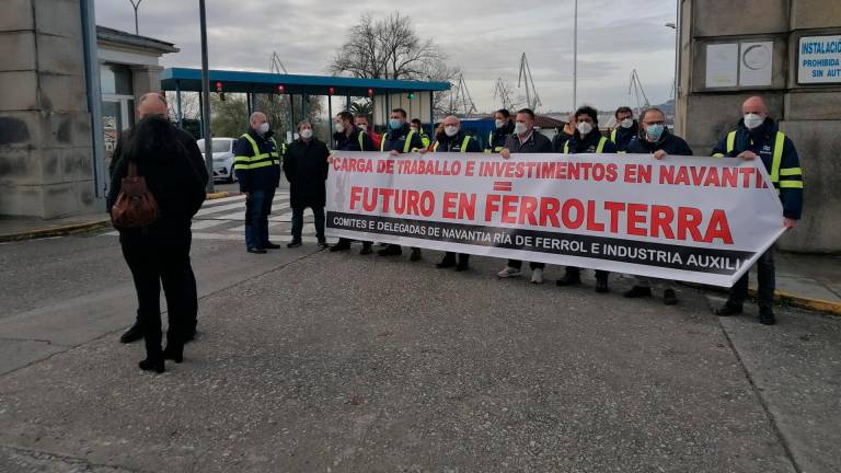 Concentración a las puertas del astillero de Ferrol de los comités. Foto: Europa Press