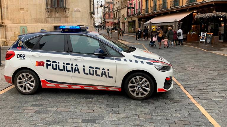 Coche policial ayer en León