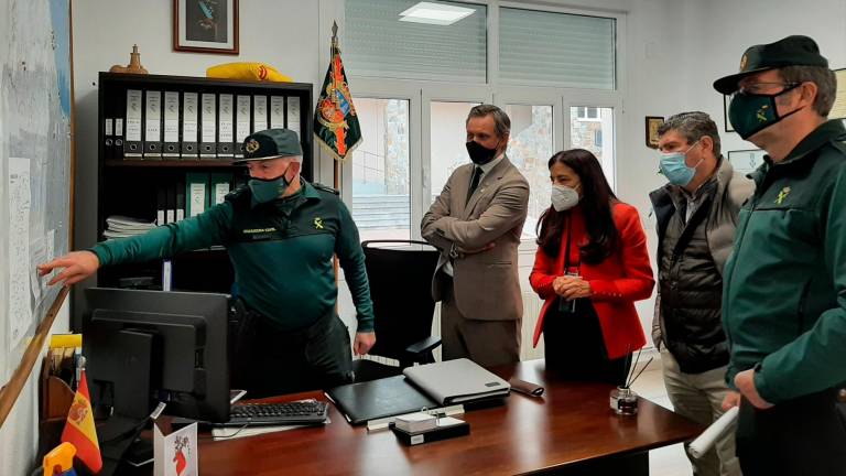 Miñones también destacó la inversión de 7,7 millones en el Cuartel de la Guardia Civil, en su visita Burela. Foto: ECG