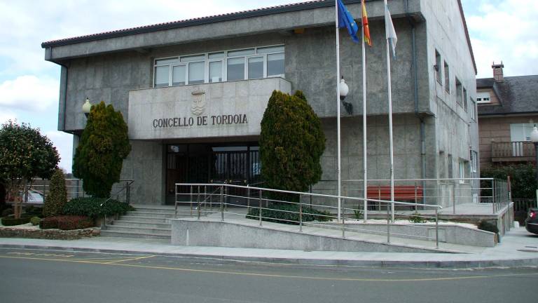 Casa do concello de Tordoia. Foto: W.