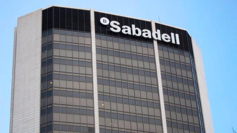 Banco Sabadell lanza un nuevo plan de atención a clientes con su foco en el mayor