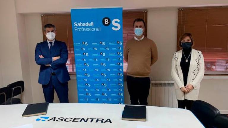 Los firmantes del acuerdo entre Fetram y Sabadell Gallego. Foto: S.G.