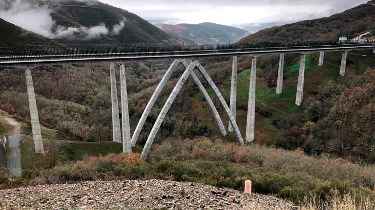 Estado del viaducto de Teixeiras este domingo. Foto: D. Arce