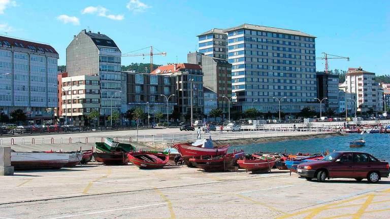 Zona del puerto del Concello de Ribeira, que está entre los 20 más endeudados de Galicia. Foto: W.