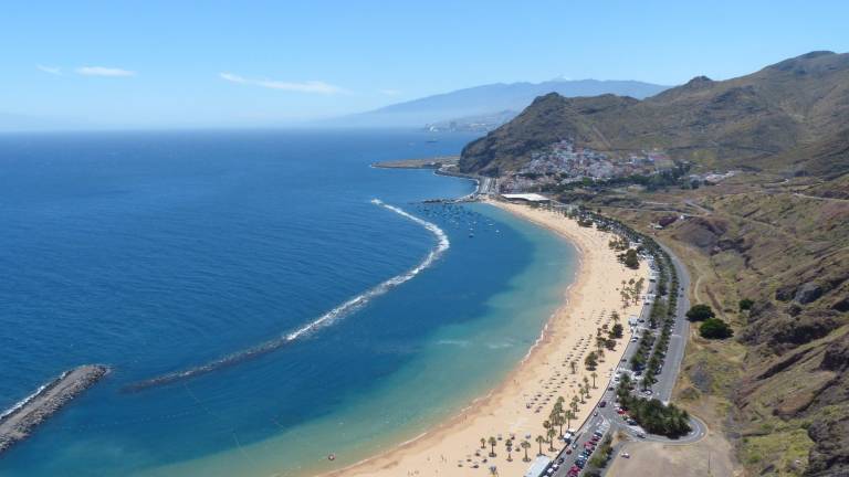 Foto de archivo de la Playa de las Teresitas, en Tenerife.