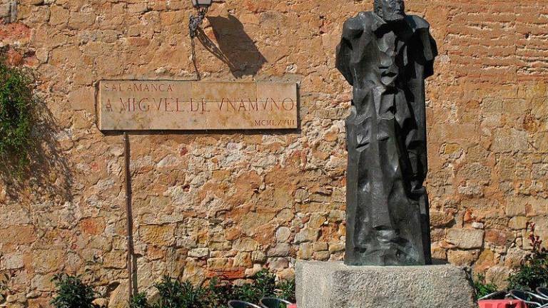 Unamuno nació en Bilbao, pero Salamanca fue la ciudad donde pasó la mayor parte de su vida y donde desarrolló una intensa actividad docente, intelectual y política