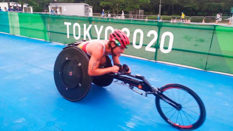 La triatleta Eva Moral durante su prueba de los Juegos Paralímpicos de Tokio. FOTO: FETRI