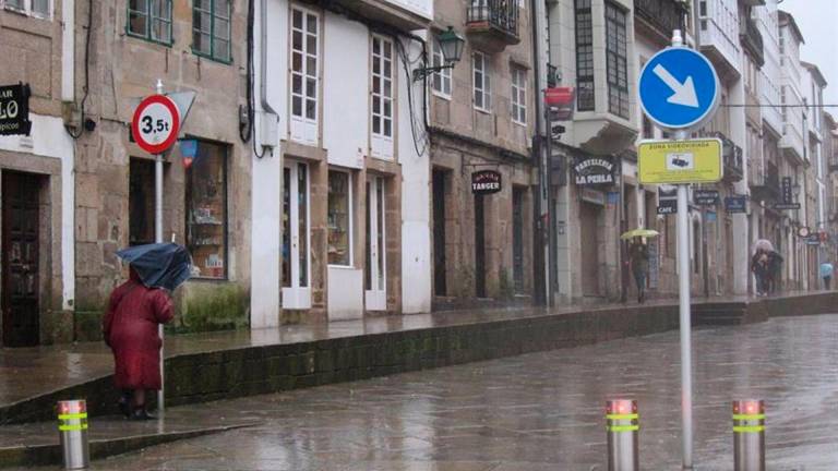 Un día de lluvia en Santiago sin gente por las calles. Foto: E.PRESS