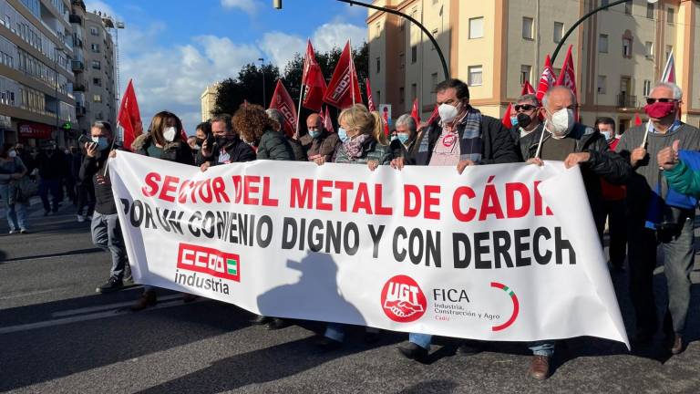 Manifestación en apoyo del sector del metal en Cádiz capital este martes. EUROPA PRESS