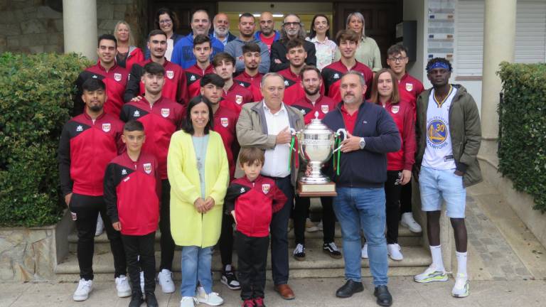 Recepción ao Laracha C. F., campión da Copa Coruña, na casa do concello. Foto: C. Laracha