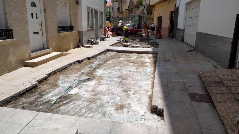 Obras de renovación del pavimento de la calle Manzanares. Foto: C.R.