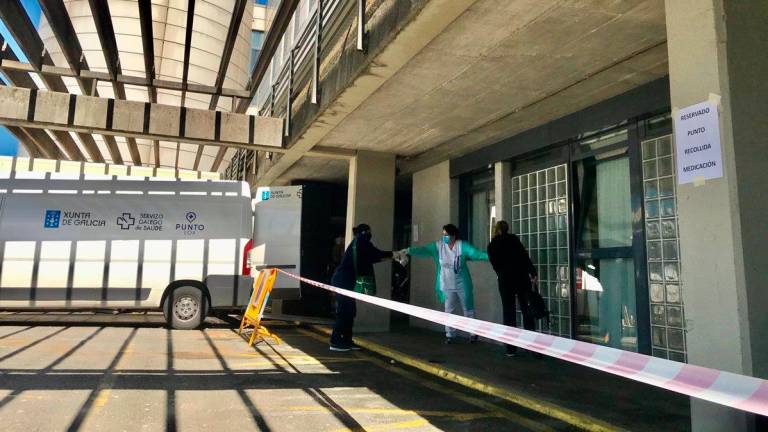 No Hospital de Montecelo permanecen ingresados 42 doentes, 8 deles na UCI. Foto:EP